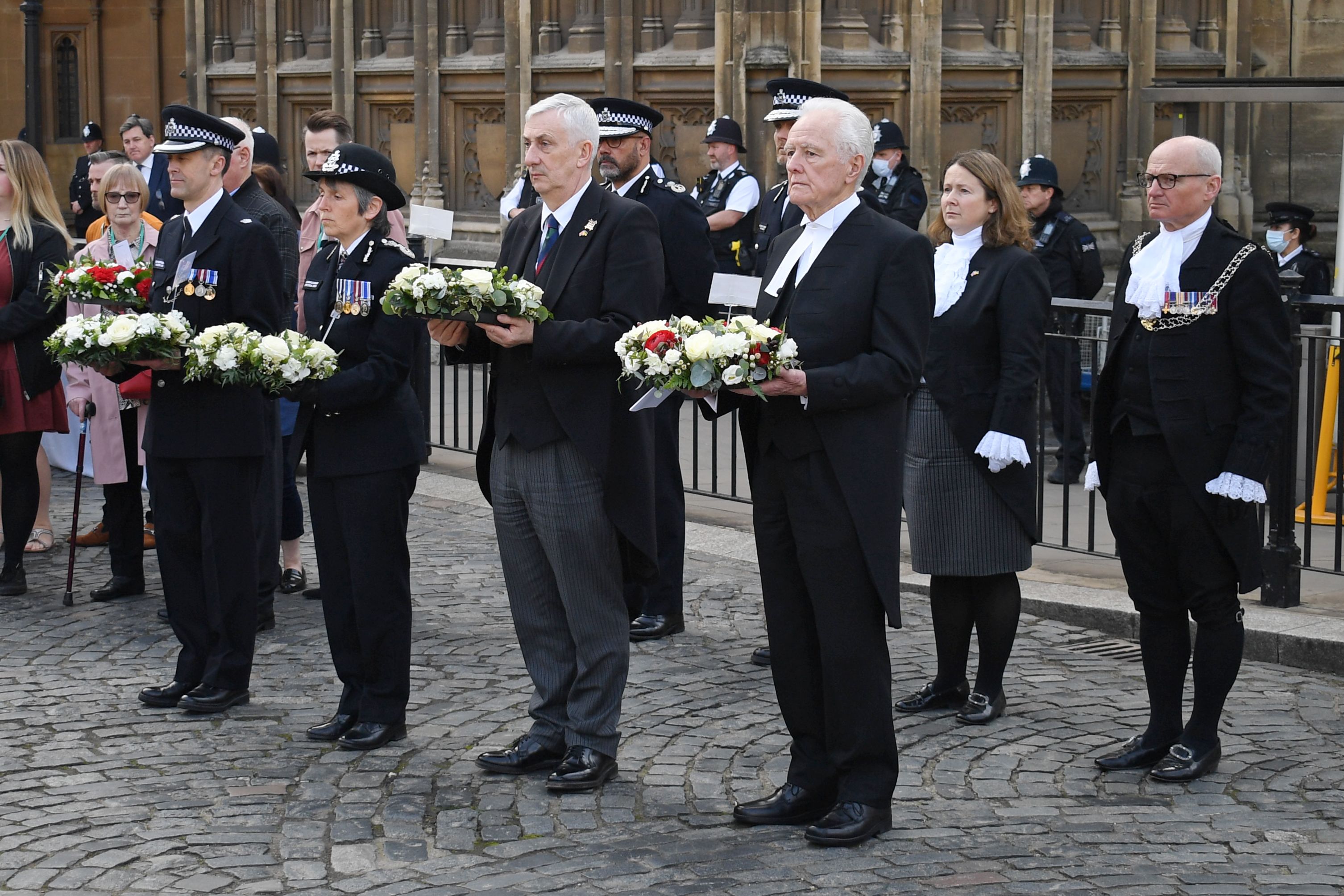 Both Speakers holding wreaths